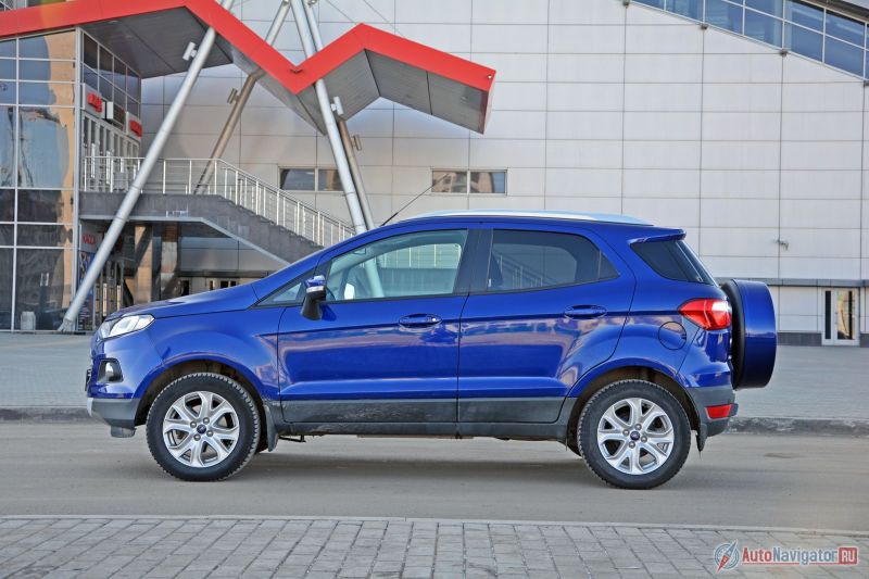 Несмотря на компактные размеры, габариты чувствуются не образцово. С обзорностью есть проблемы