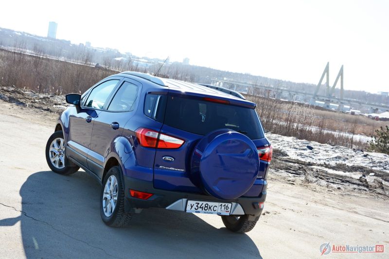 Багажная дверь распахивается вбок и требует много свободного места