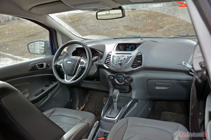 Пластмасса жесткая, подгонка деталей неряшливая, а потолочную обшивку при желании можно сорвать руками, практически без усилий