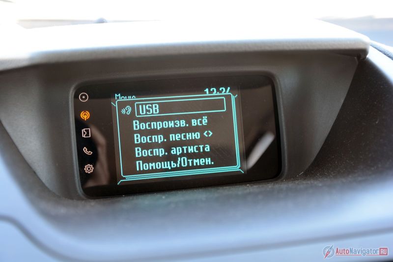 … и система голосового управления (с поддержкой Bluetooth и iPod). Однако с трудом представляешь себе юзера модных девайсов, купившего EcoSport