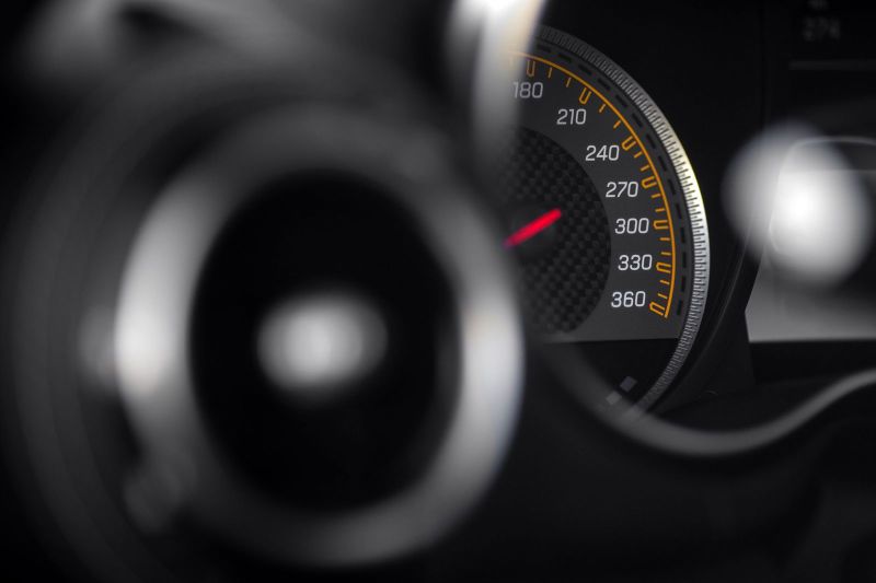 Спидометр размечен до недетских значений