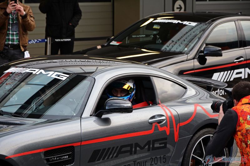 На ездовой презентации в Сочи на AMG-GT мелькнул Виталий Петров