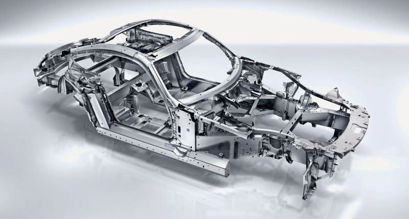 Основа кузова сделана из алюминия (94 %) и без навеса весит всего 231 кг