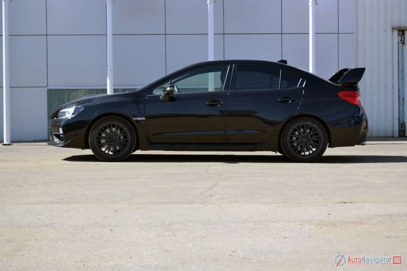 Клиренс всего 135 мм и, казалось бы, его мало, но нет – нормально. Даже для гравийных дорог хватает. Так что зимой проблем возникнуть не должно