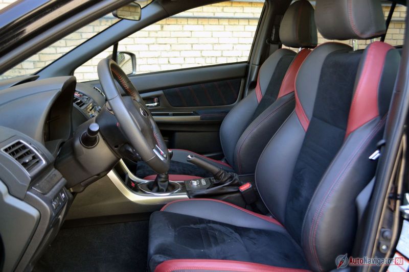 В максимальной комплектации сиденья будут полностью кожаные. Но комбинированные ничуть не хуже