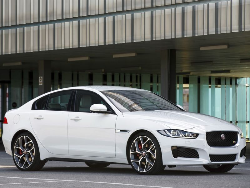 Jaguar XE — в России от 1 919 000 рублей