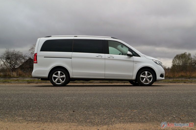 В длину больше пяти метров. А колесная база - 3200 мм