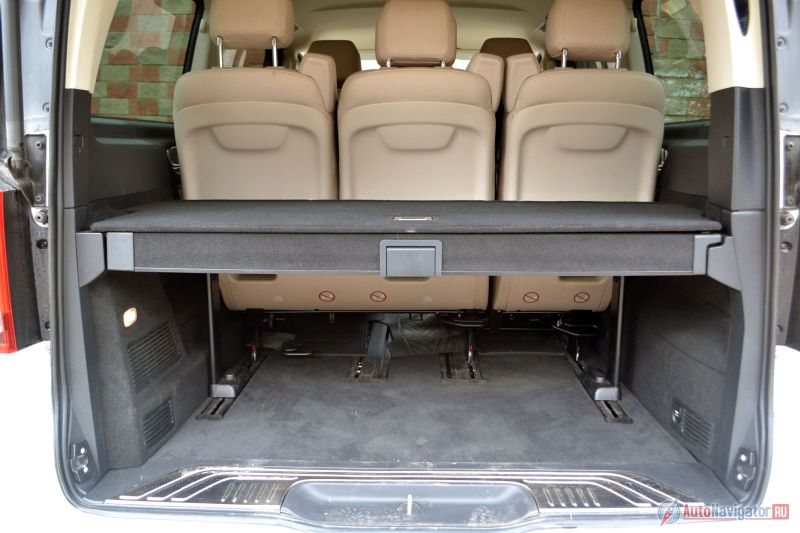 Плохо, что салон не отделен от багажника, и под сиденьями что-то из багажника может прикатиться в салон