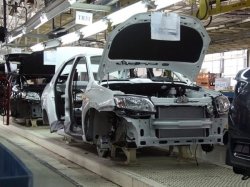 Объем производства автомобилей в РФ снизится в 2015 году на 20%