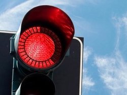 За проезд на запрещающий сигнал светофора будут лишать прав