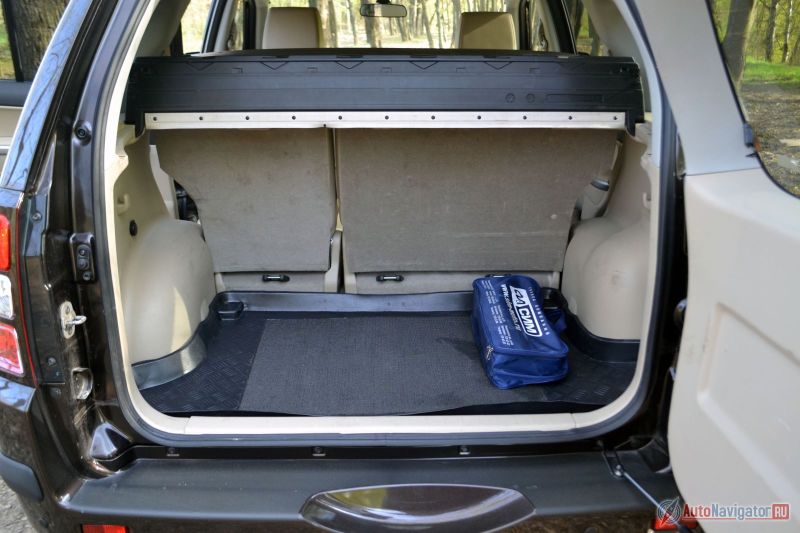 Объем багажника - около 400 литров. Сложив сиденья можно увеличить его больше, чем в три раза