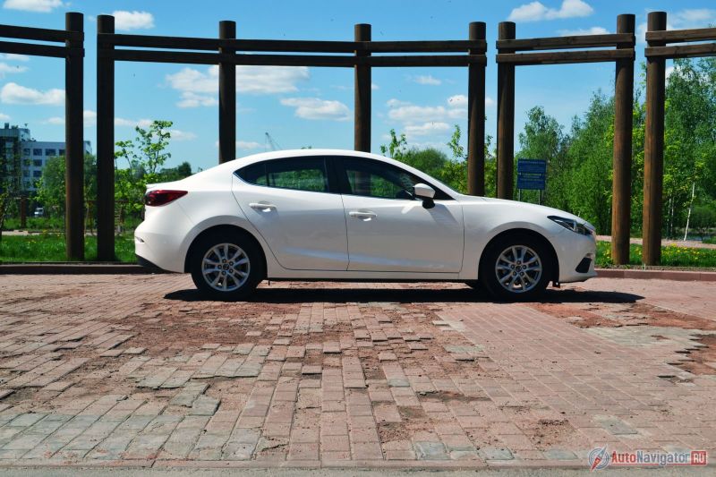 Хэтчбек практичнее, но седан смотрится более гармонично… По-моему… Вот был бы у него кузов лифтбек, как у «Шкоды», было бы вообще замечательно