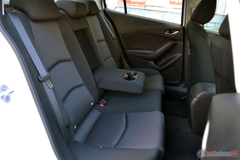 Несмотря на то, что сзади ничего особенного нет, сидеть очень удобно