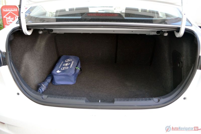Объем багажника – 408 литров