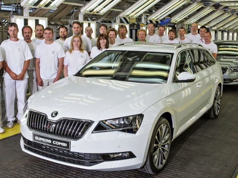 Чехи приступили к выпуску Skoda Superb Combi New
