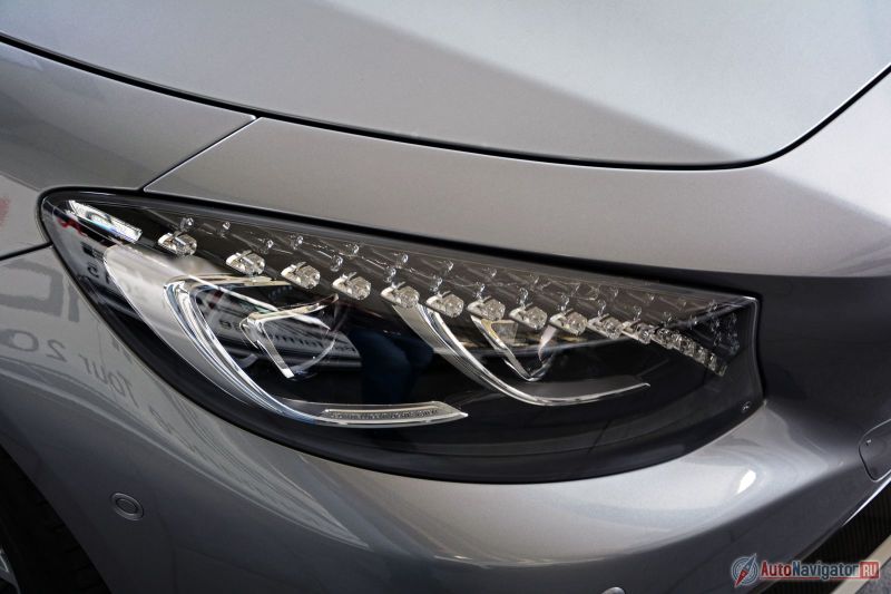 Без фар LED Intelligent Light System с кристаллами Swarovski за 232 523,72 рублей автомобиль потеряет толику роскоши