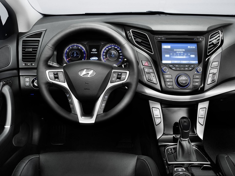 Интерьер получил новую мультимедийную систему