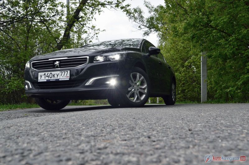 Фары, противотуманки и ходовые огни – все светодиодное и светит белым светом. Это не только положительно влияет на освещенность, но и эстетично смотрится