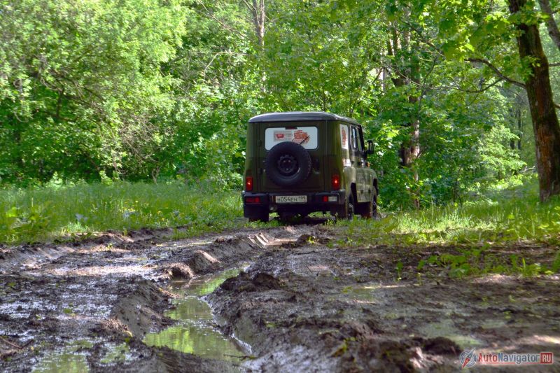 Владельцы УАЗов расскажут вам не один десяток историй о его проходимости. В большинстве из них он превосходит и Defender, и Wrangler, и другие внедорожники. Но уверен, у владельцев «Дефендеров» есть свои истории