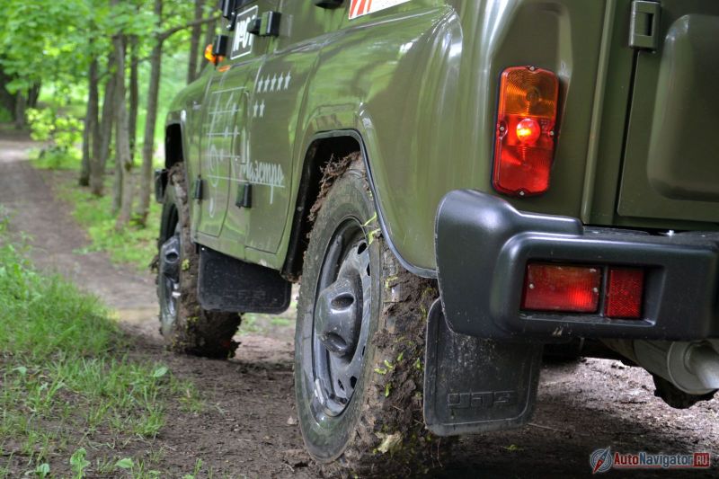 Даже на легком бездорожье смотришь на кое-как ползущих «Фрилендеров» и «Икс трейлов» свысока, а они на тебя с завистью. Что уж говорить про более или менее серьезное бездорожье
