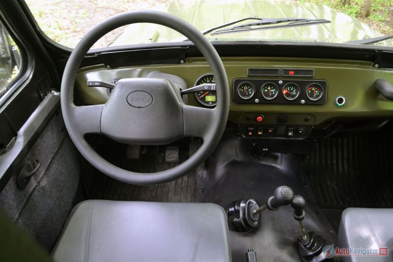 Hunter, должно быть, автомобиль с самым коротким списком опций, который я встречал: гидроусилитель и гидрокорректор фар. Все