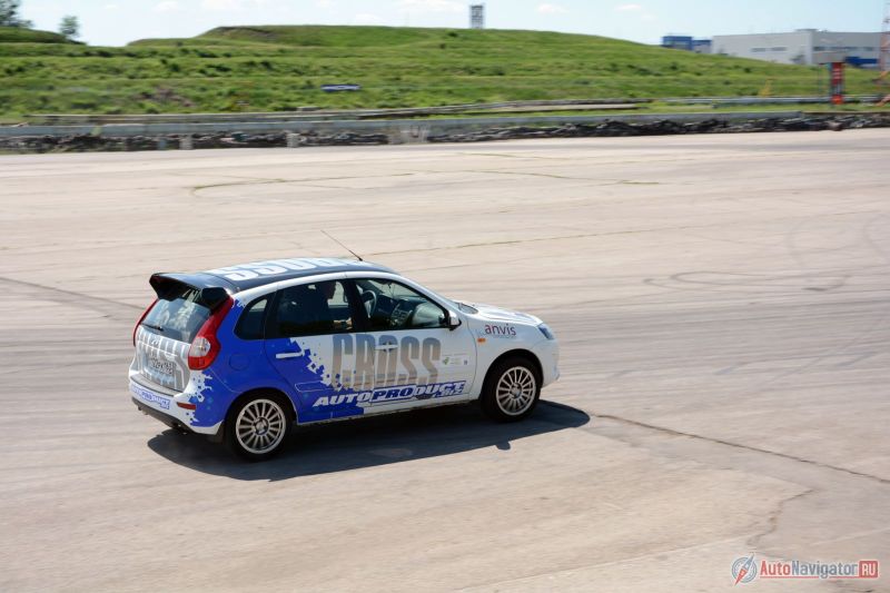 Редкий клиент, покупая новую машину с ладьёй на руле, не прилагает к ней руки