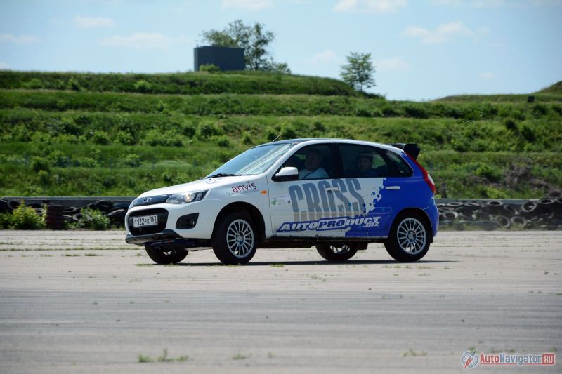 «Кроссовая» подвеска от «Автопродукта» добавляет к клиренсу 15 мм, но на дорожном просвете сказывается ещё и размерность колёс (в данном случае 195/55R16). Как бы то ни было, минимальный показатель в этой конфигурации – 175 мм