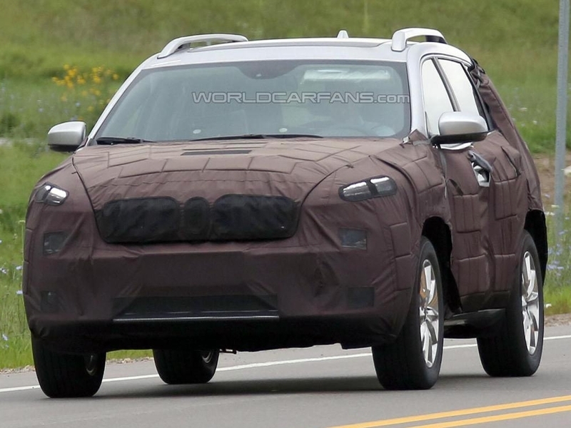 Обновленный Jeep Cherokee замечен на тестах