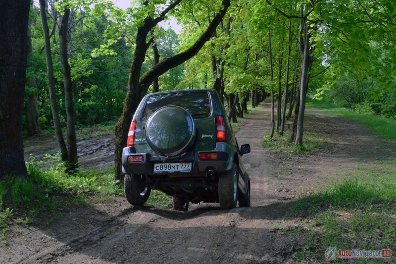 Несмотря на кажущуюся узость колес, они шире, чем у большинства легковушек – 205/70 R 15. У Lada Granta, например, всего 175/70, у Kia Cee’d – 195/65, а у «Оки» - 135/80