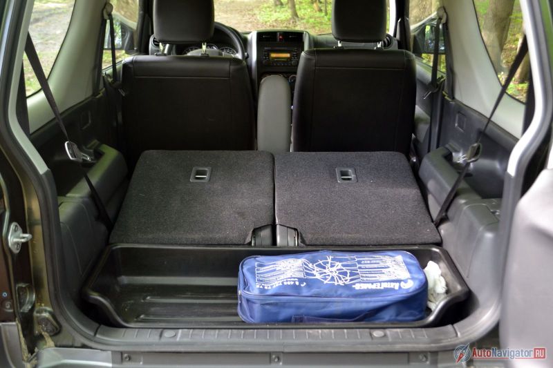Если сложить задние сиденья, то до уровня остекления получится 324 литра, а максимальный объем – 816 литров