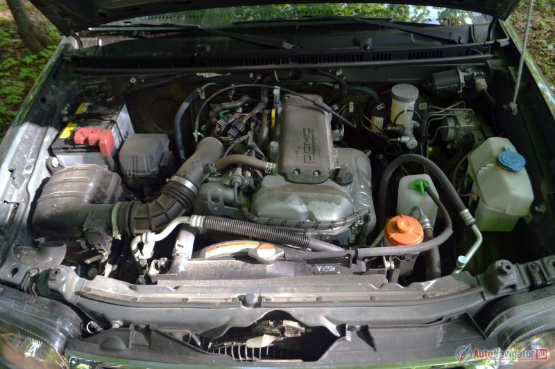 Двигатель 1,3-литровый атмосферный мощностью 85 л.с. Этого хватает, чтобы достичь максимальной скорости в 135 км/ч. А вот на разгон до сотни со старым архаичным «автоматом» уходит больше 17 секунд. С механикой на 3 секунды быстрее и плюс 5 км/ч к максималке