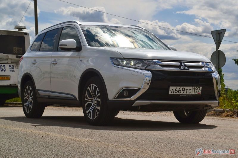 Наверное, как-то так могла бы выглядеть Lada Xray. По крайней мере, задумки дизайнеров АвтоВАЗа и Mitsubishi очень похожи