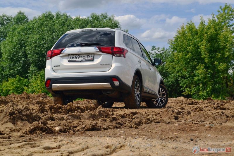 Солидней ли стал выглядеть Outlander? Да. Молодёжней? Нет