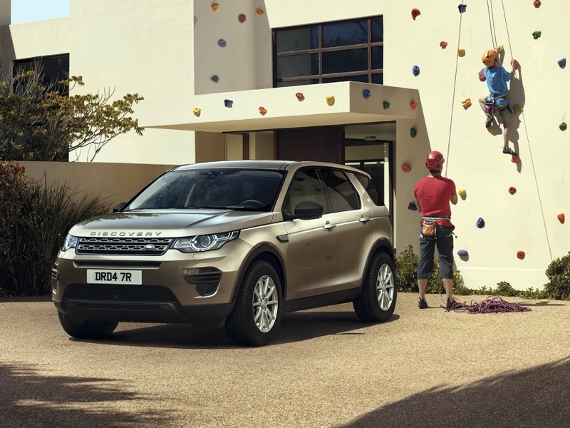 Специальная серия Land Rover Discovery Sport — в России от 2 356 500 рублей