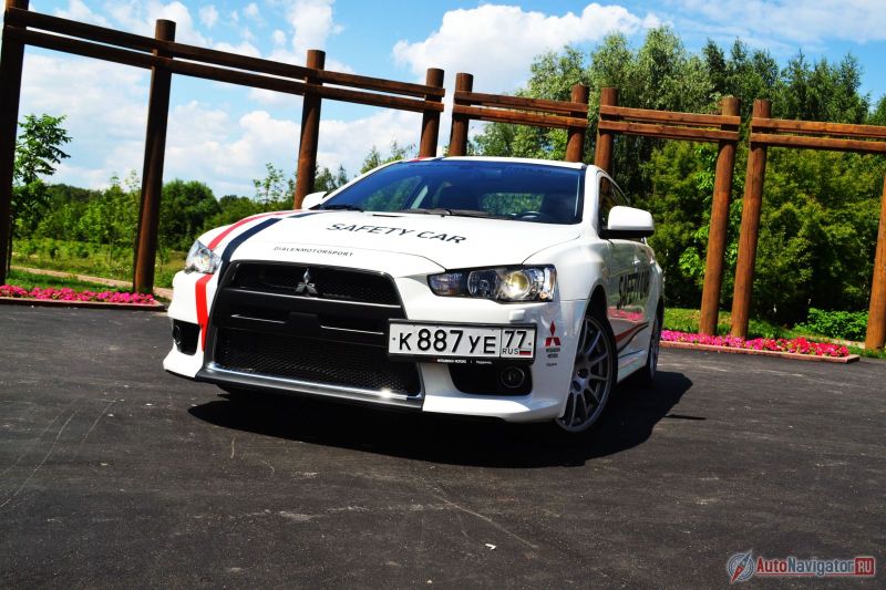 Ему уже 8 лет, а он все еще неплохо смотрится. А каким крутым он был в 2007 году…