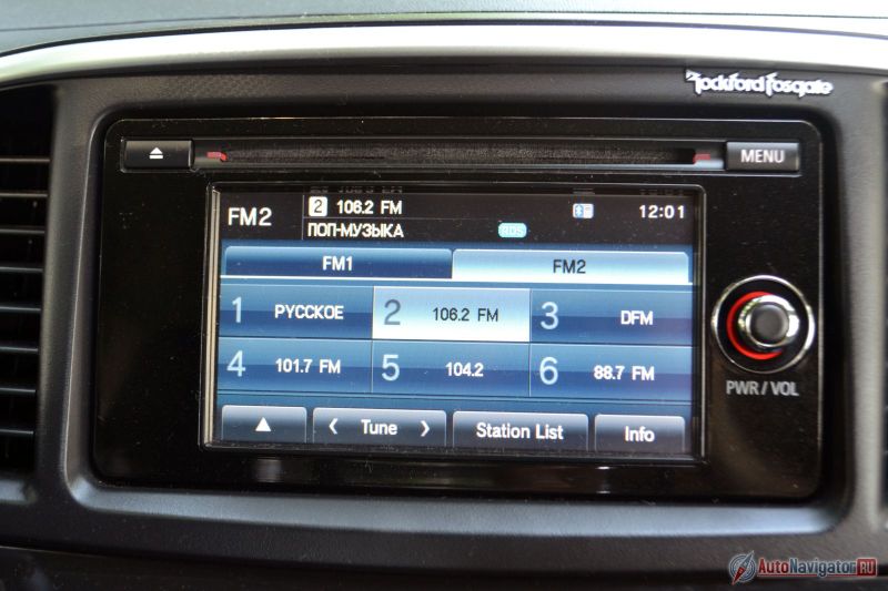 Учитывая функционал мультимедийной системы, можно было бы обойтись музыкой без цветного экрана. Впрочем, звучит неплохо. Хотя и неидеально, конечно