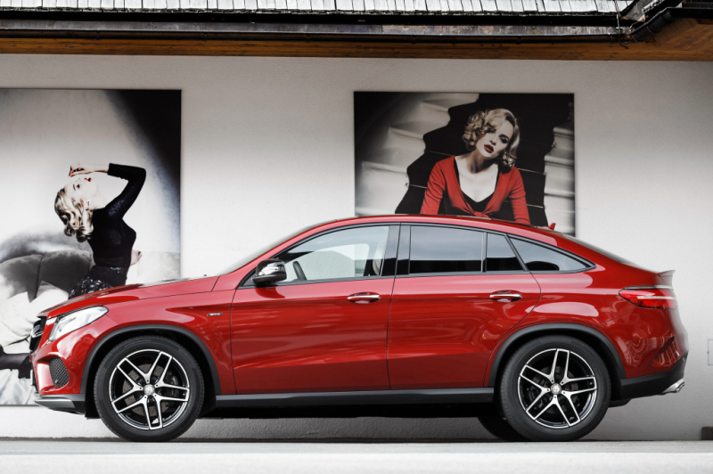 Профиль Mercedes GLE Coupe динамичен – спасибо прекрасно проработанной линии крыши