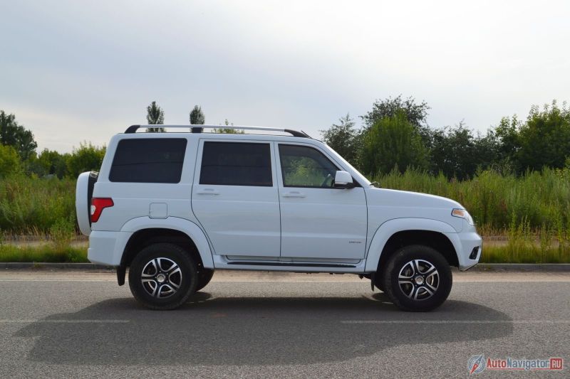 Patriot на 16-дюймовых дисках (как на фото) смотрится не совсем пропорционально. Хорошо, что с рестайлингом появилась возможность заказать комплектацию (Limited и Unlimited) с 18-дюймовыми колесами