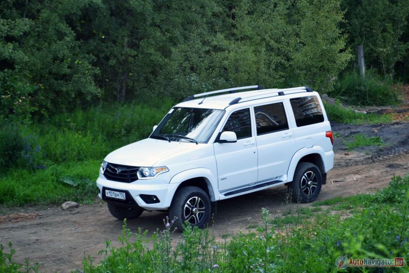 У УАЗа нет блокировок и электронных помощников, поэтому крутые горки нужно преодолевать ходом за счет инерции. Угол въезда – 38 градусов, угол съезда – 36 градусов, угол продольной проходимости – 22 градуса