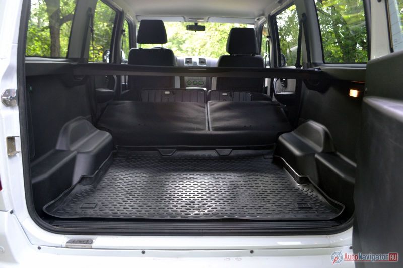 Сиденья складываются, но ровного пола не получается