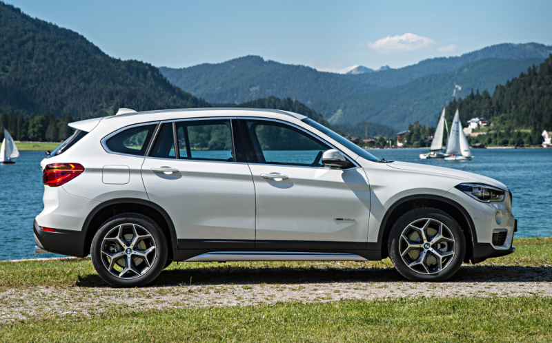 Профиль для машины такого класса шикарен. Покатая крыша, мускулистые боковины, классный дизайн колесных дисков и прекрасно проработанная подоконная линия – одни плюсы