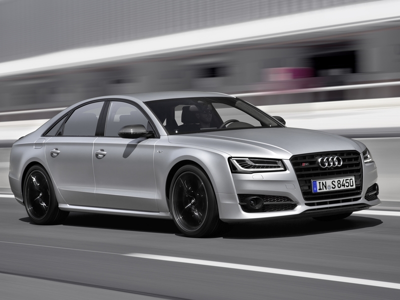 Спортивный премиум-седан Audi S8 plus увидел свет