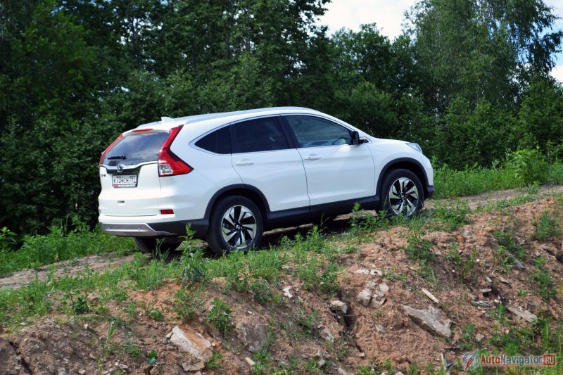 Обновленные машины с 2,0-литровым мотором уже поступили в продажу, а 2,4-литровые CR-V приедут в Россию только в августе