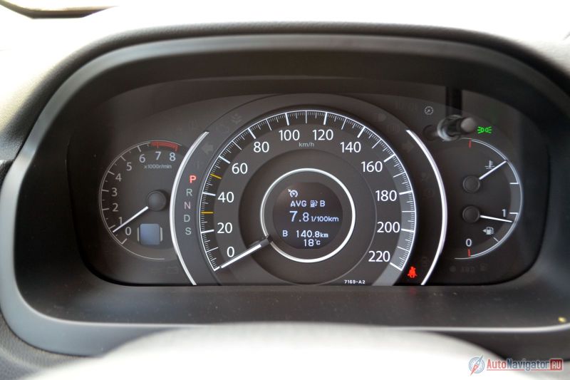 Двухлитровый мотор за время теста (80% трасса, 20% город) оказался совсем не прожорливым – 7,8 литра на 100 км. К слову сказать, 2,4-литровый тоже не страдает повышенным аппетитом
