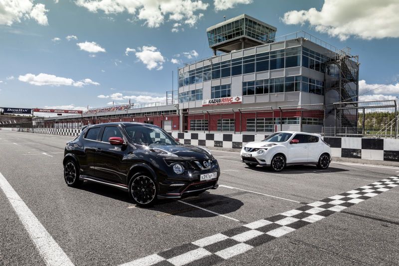 Версию Nismo RS красят в три цвета – те, что на фото и ещё серый