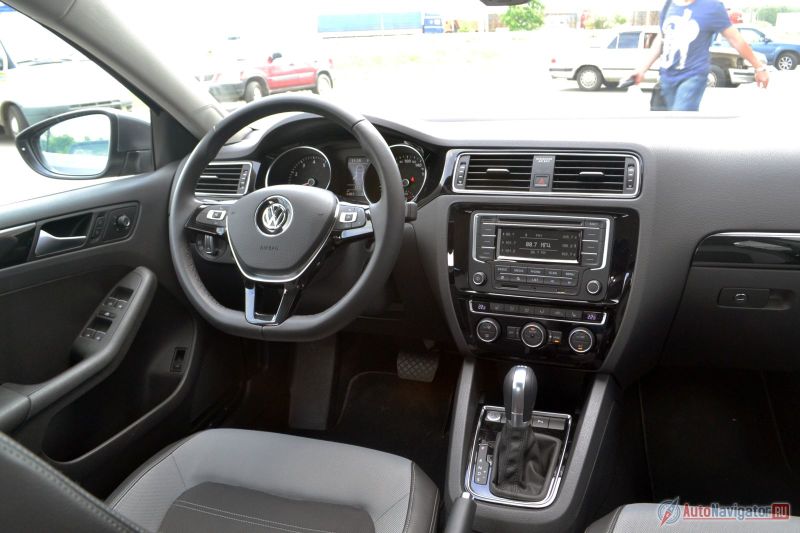 Все хорошо прикручено и, должно быть, спокойно прослужит тысячу лет. Каждая кнопка рассчитана на миллион нажатий. Приятно, но без уюта. Как в гостинице