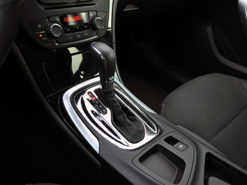 Коробки передач Insignia, в целом, беспроблемны. Однако у «автомата» стоит следить за уровнем масла