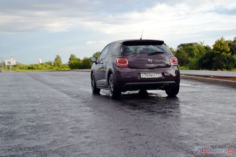 В отличие от Mini Citroen удалось сделать маленький симпатичный хэтчбек, не прибегая к истории и прошлому