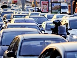 Москвичей просят на время отказаться от личного транспорта