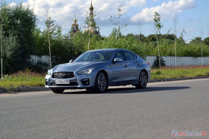 Обычно, когда говорят, что даже в статике машина кажется динамичной, я кручу пальцем у виска. Про Q50, наверное, такое тоже могут сказать